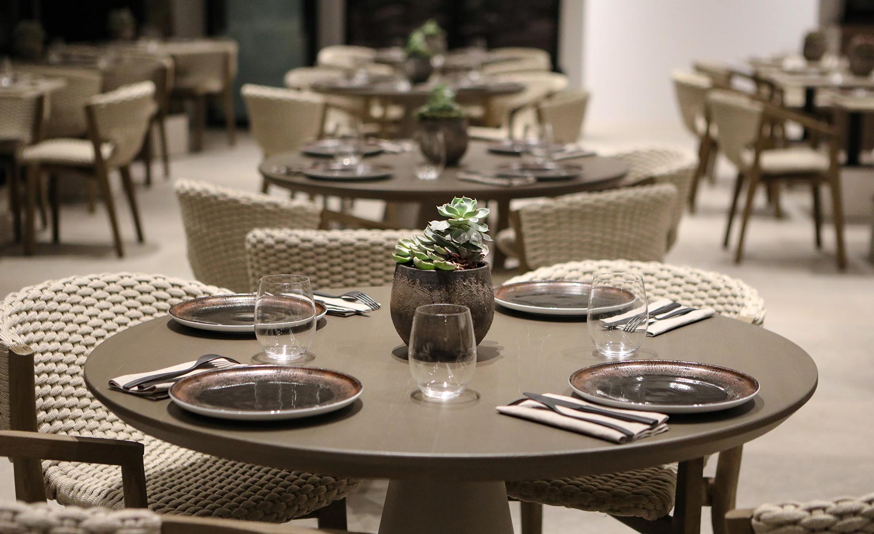 cove_coastal_raw_bar_restaurant_mykonos_specials_07.jpg